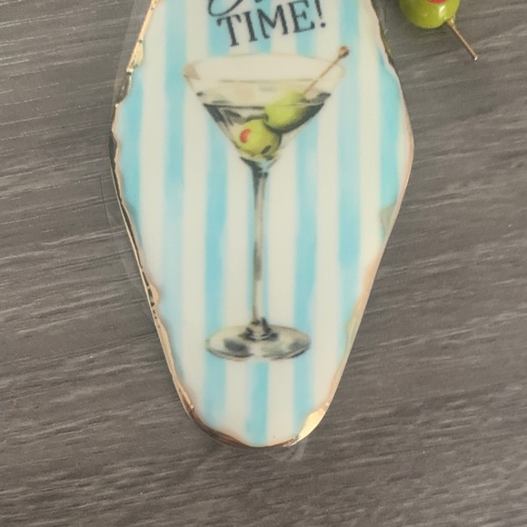 Gold and Green Keychain with Martini Design - Picture 3 of 7